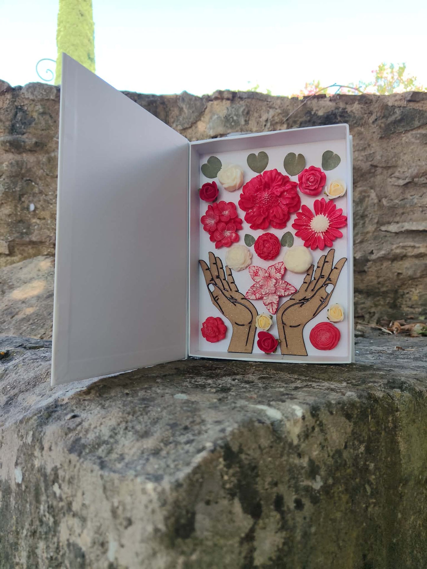 Boite Main Fleuri